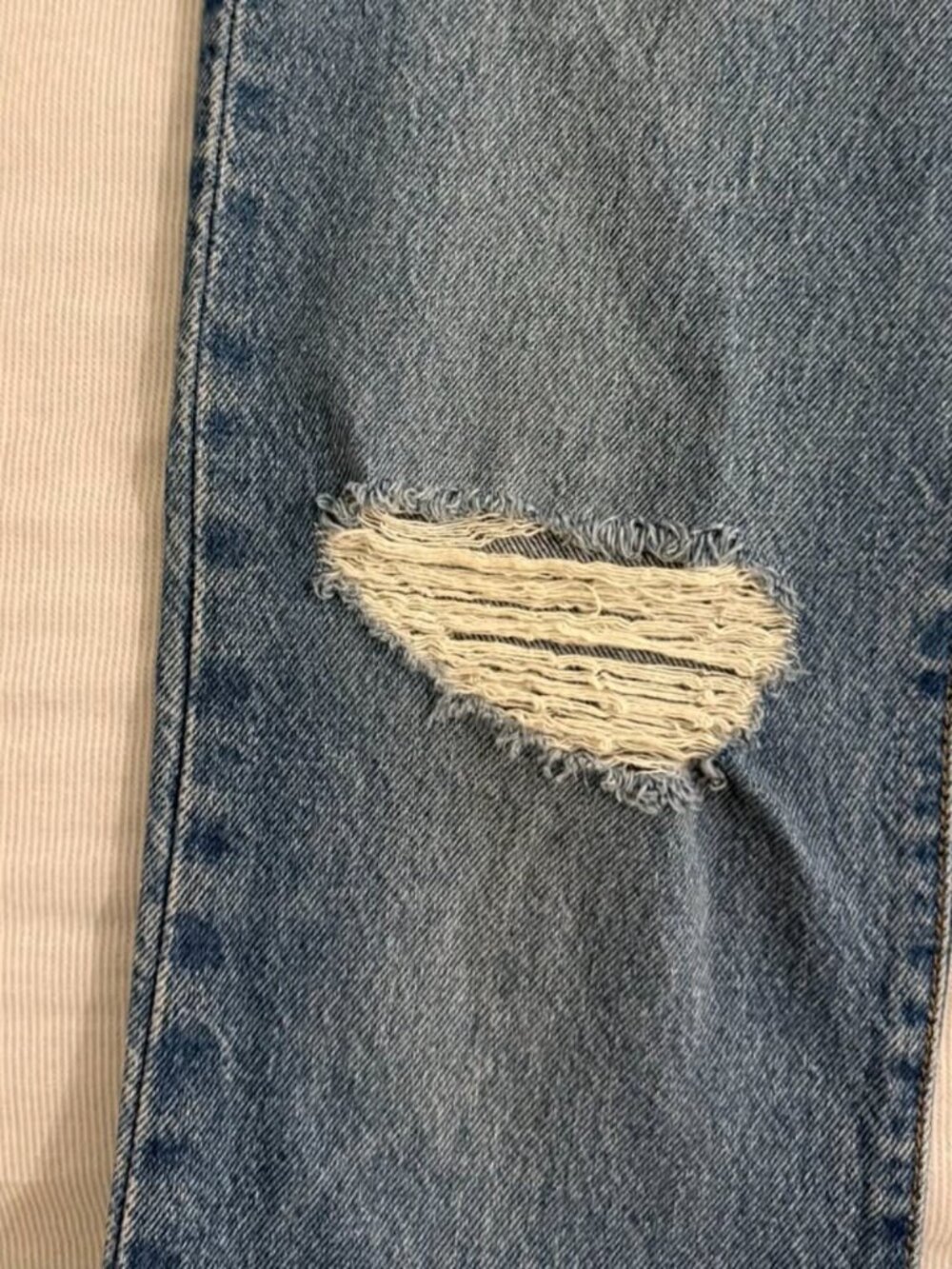 LEVI'S 501 RIPPED JEAN - Picture 6 of 7